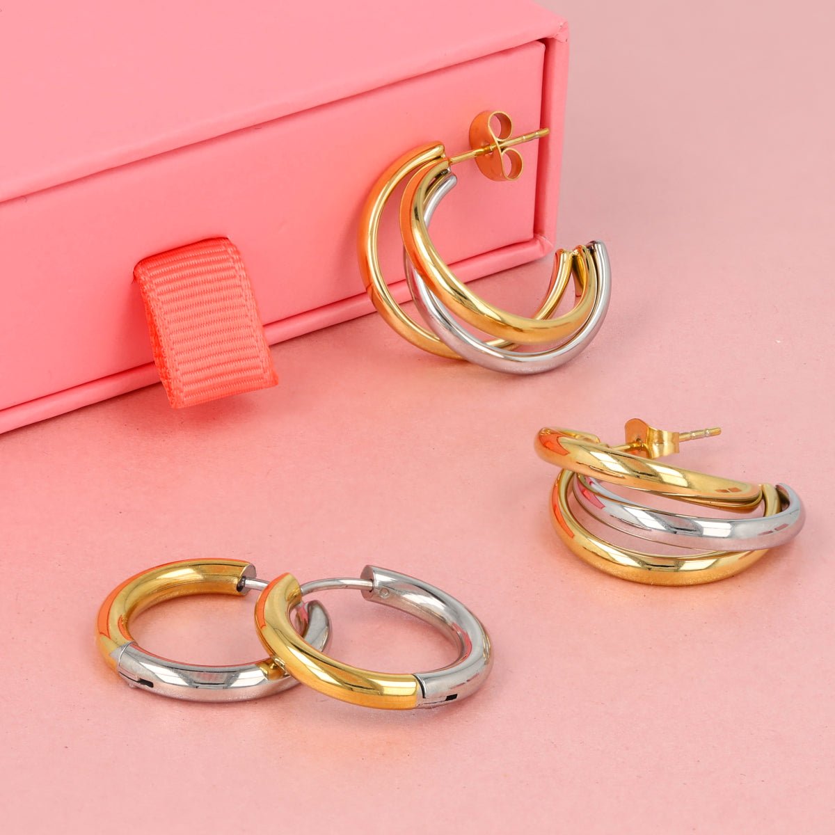 Oorbellen bicolor gedraaid – staal en goud - My Bendel Oorbellen bicolor gedraaid – staal en goud - My Bendel