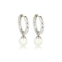 Elegante Zilveren Oorringen met Parelglans Elegante Zilveren Oorringen met Parelglans