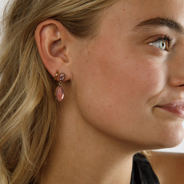 Elegante Gouden Oorbellen met Roze Druppelsteen Elegante Gouden Oorbellen met Roze Druppelsteen