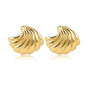 Zonovergoten Schelp Oorstekers in Goud - My Bendel Zonovergoten Schelp Oorstekers in Goud - My Bendel