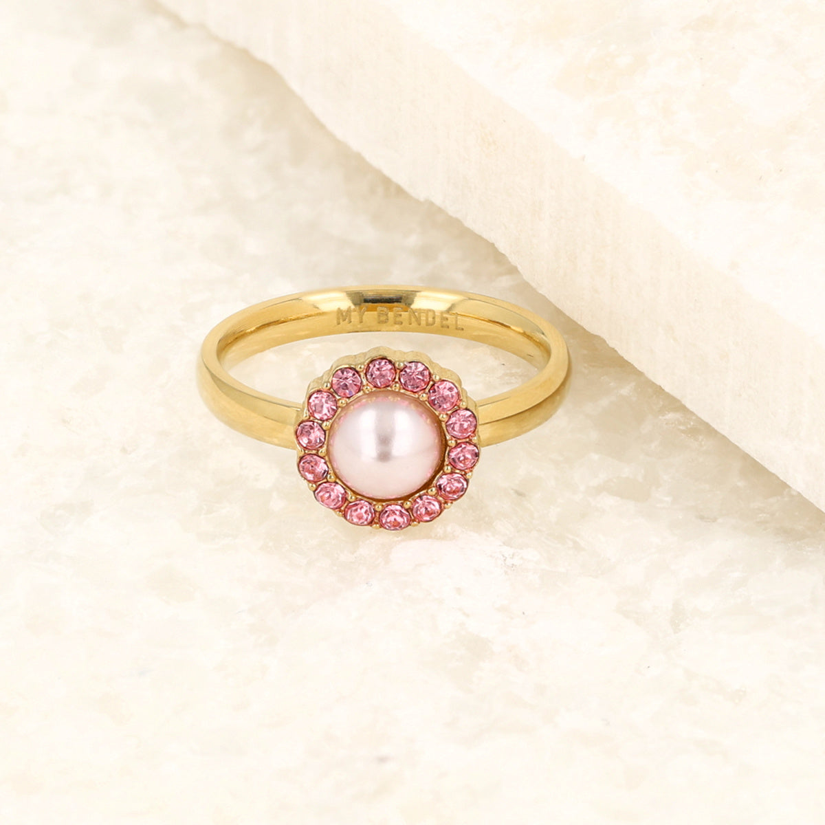 Gouden ring - roze parel - zirkonia steentjes Gouden ring - roze parel - zirkonia steentjes