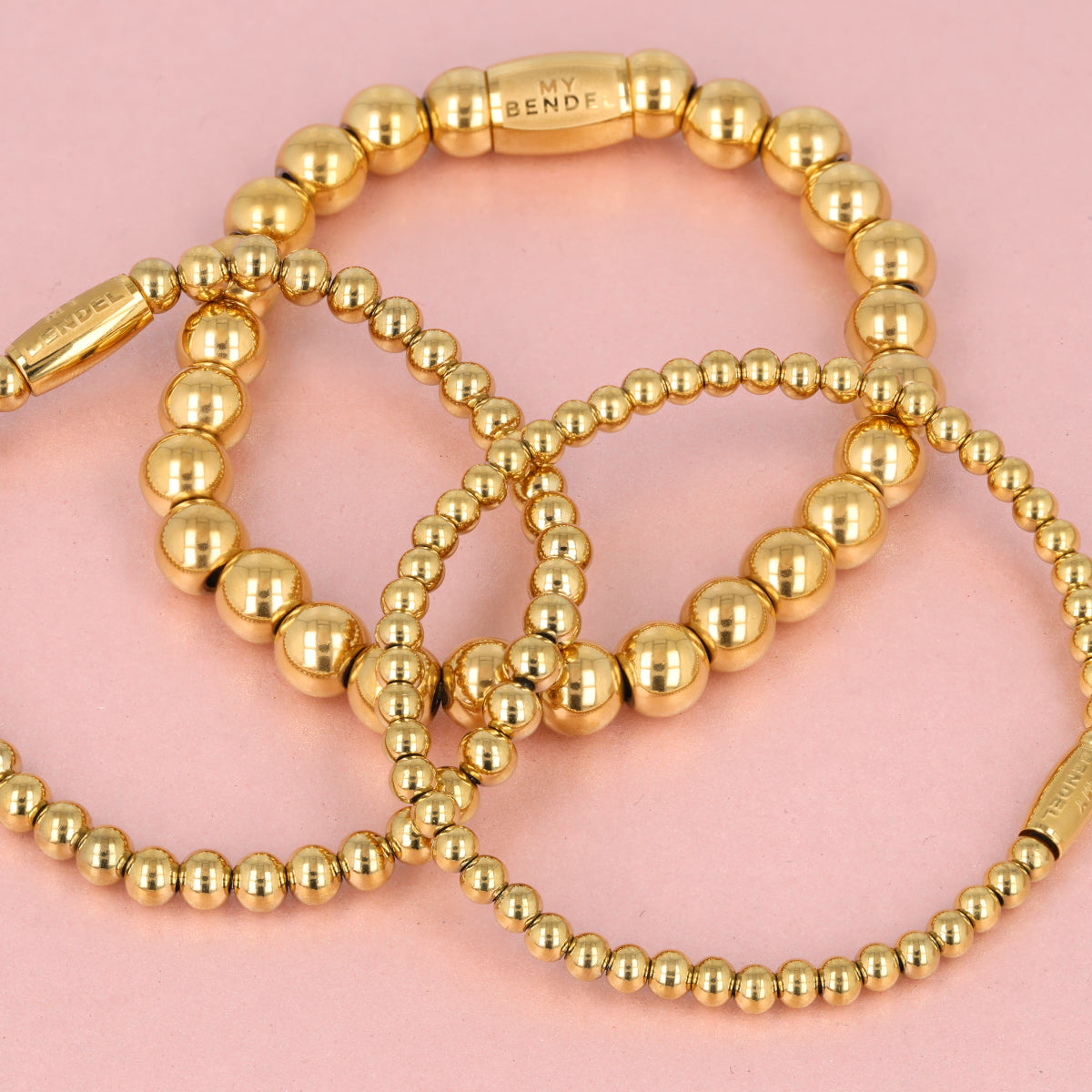 Gouden kralenarmbanden set