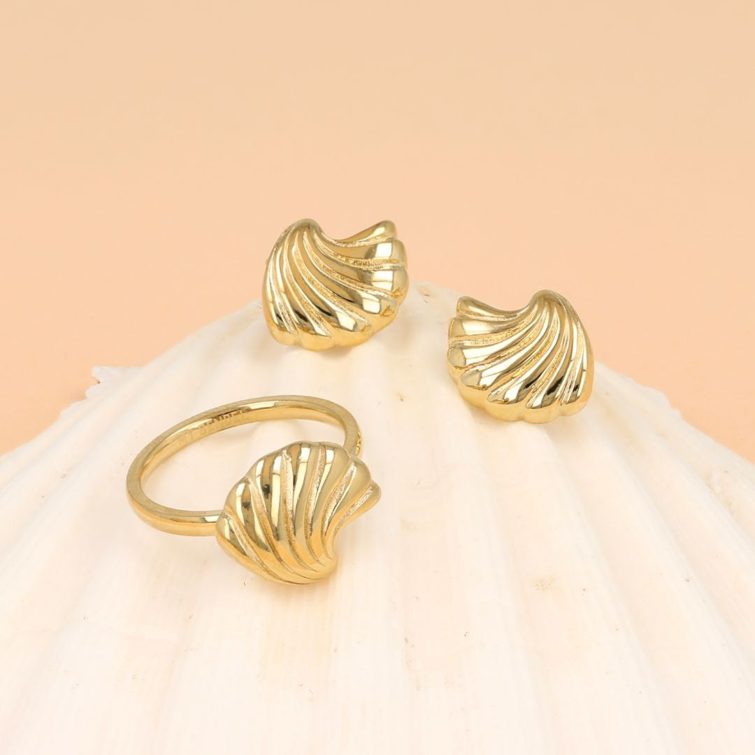 Gouden schelpenset met ring en oorstekers