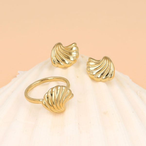 Gouden schelpenset met ring en oorstekers
