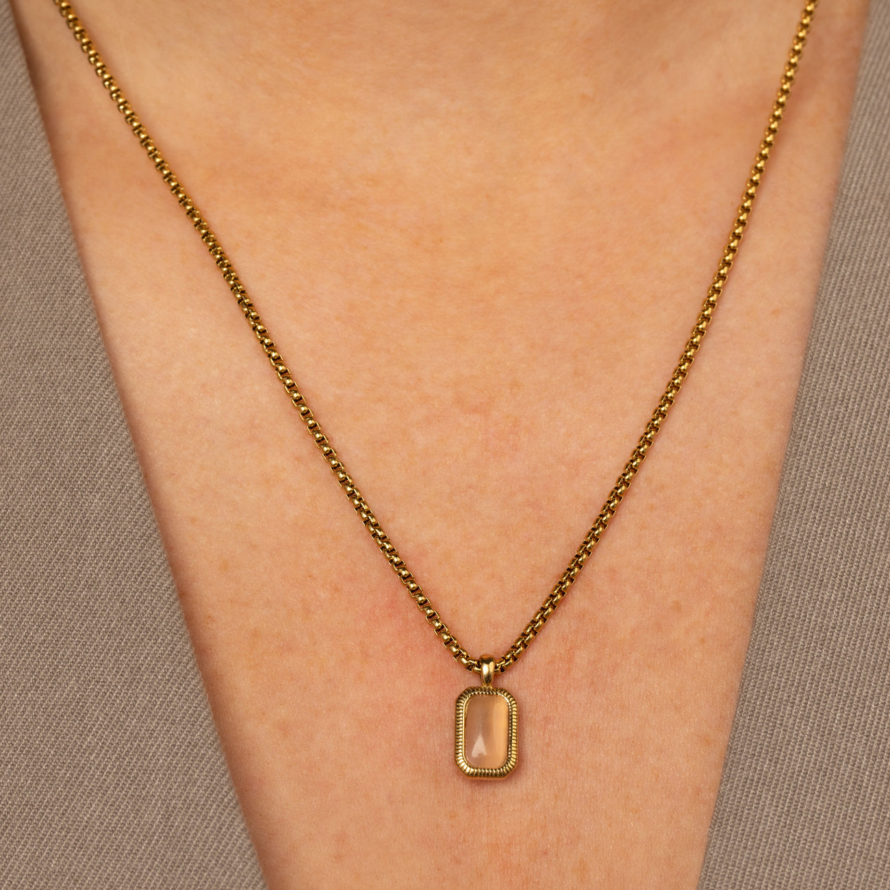 Ketting met Rechthoekige Edelsteen en Ribbelrand • Pink Moonstone