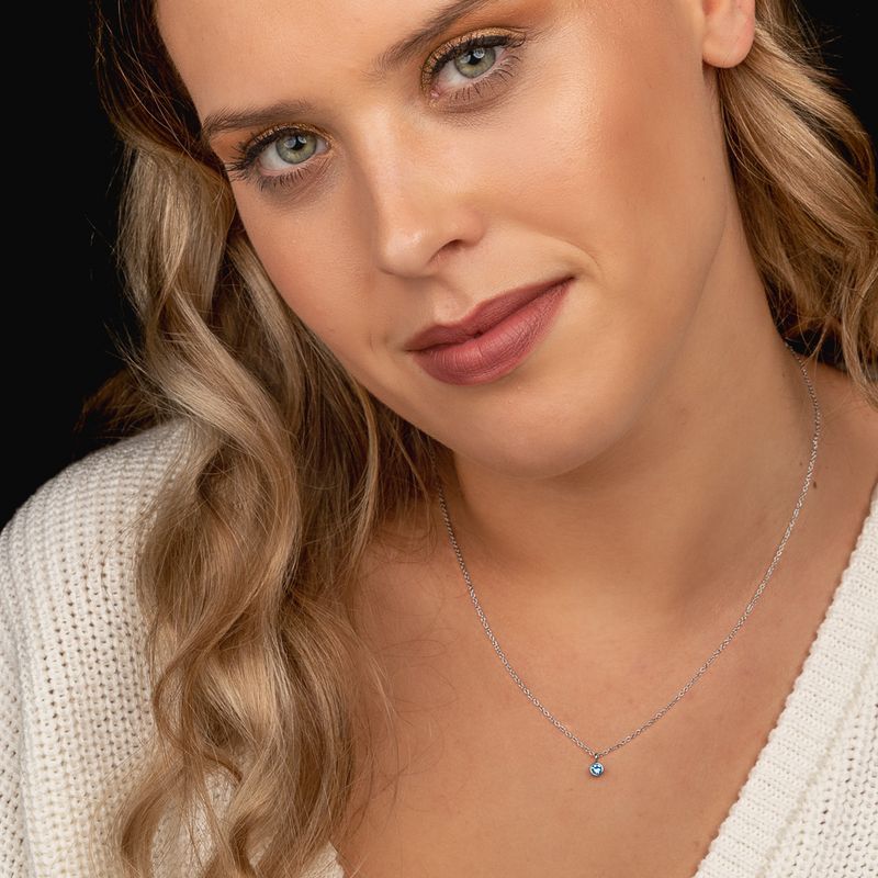 Silberne Kette mit hellblauem Zirkonia-Steinchen