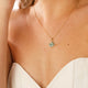 Goldene Kette mit grün geflecktem Jade-Anhänger
