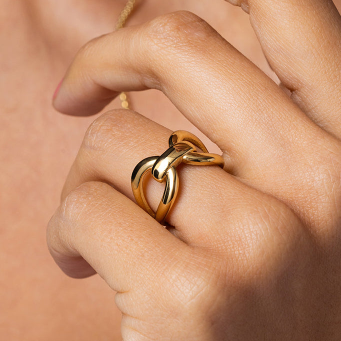 Bold Elegance – Chain Ring in Gold Color