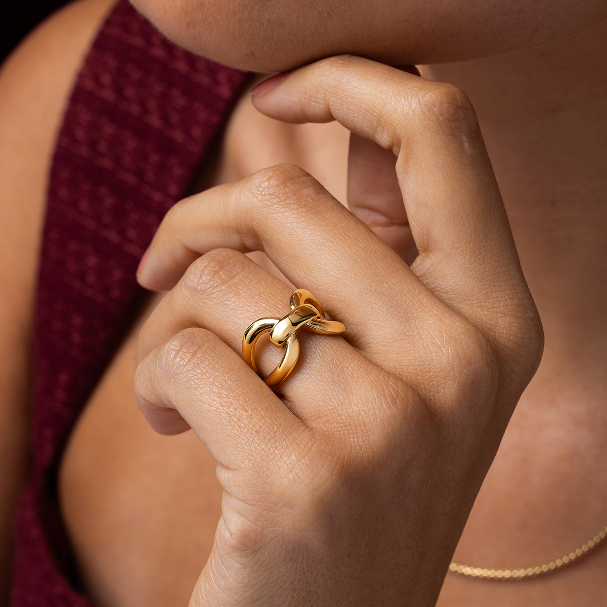 Bold Elegance – Chain Ring in Gold Color