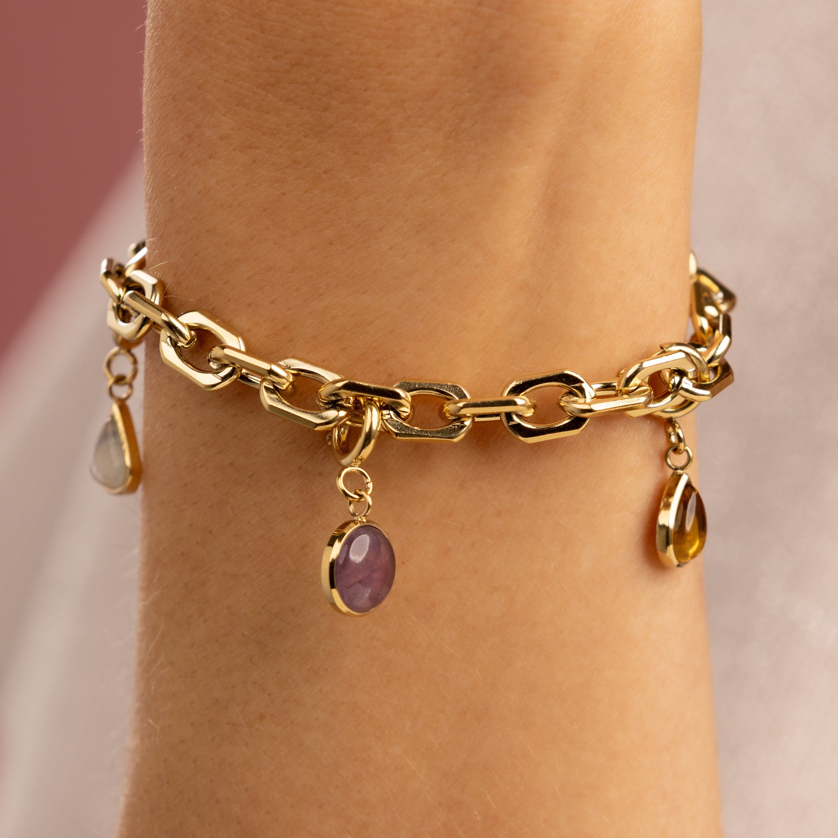 Schakelarmband met edelstenen bedels