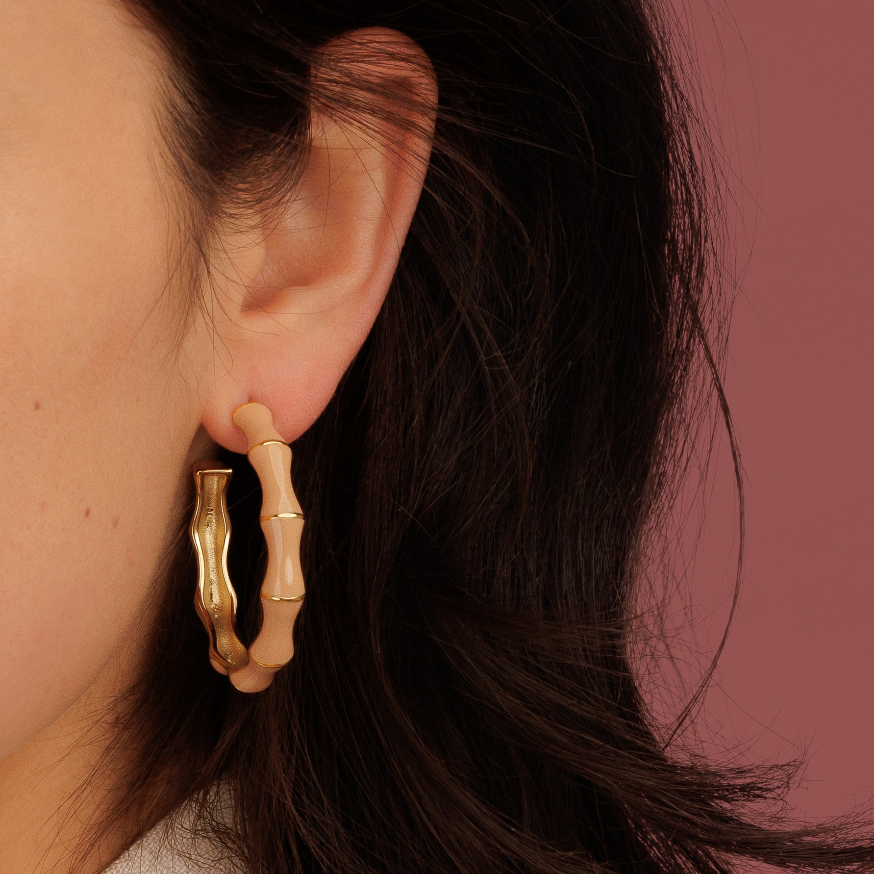 Statement epoxy earrings in bamboo style - gold-colored & pink