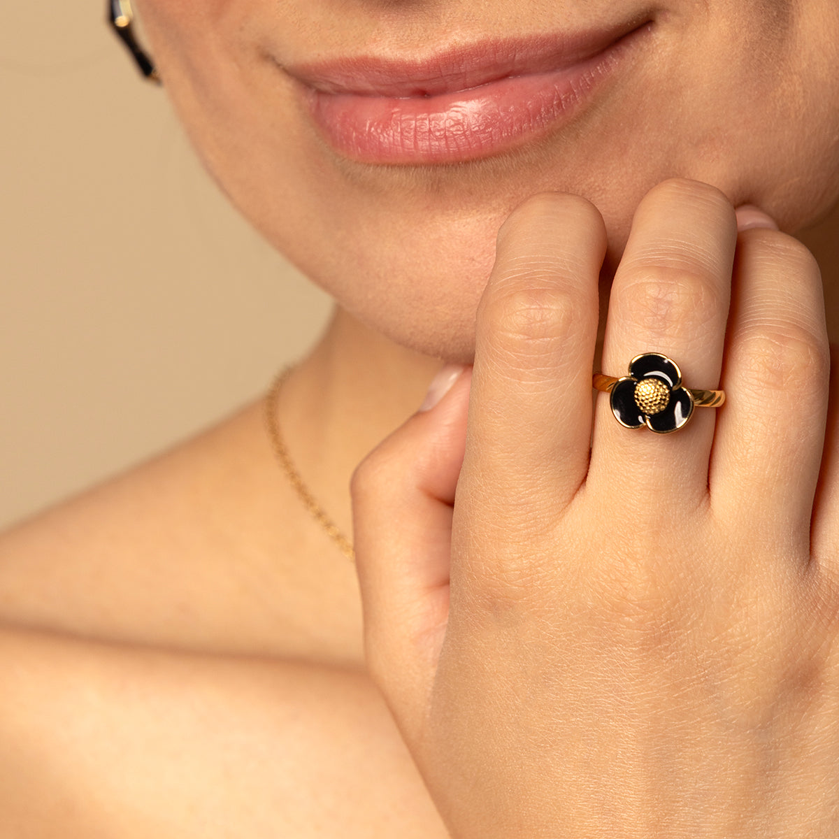 Luxury epoxy flower ring black - stainless steel