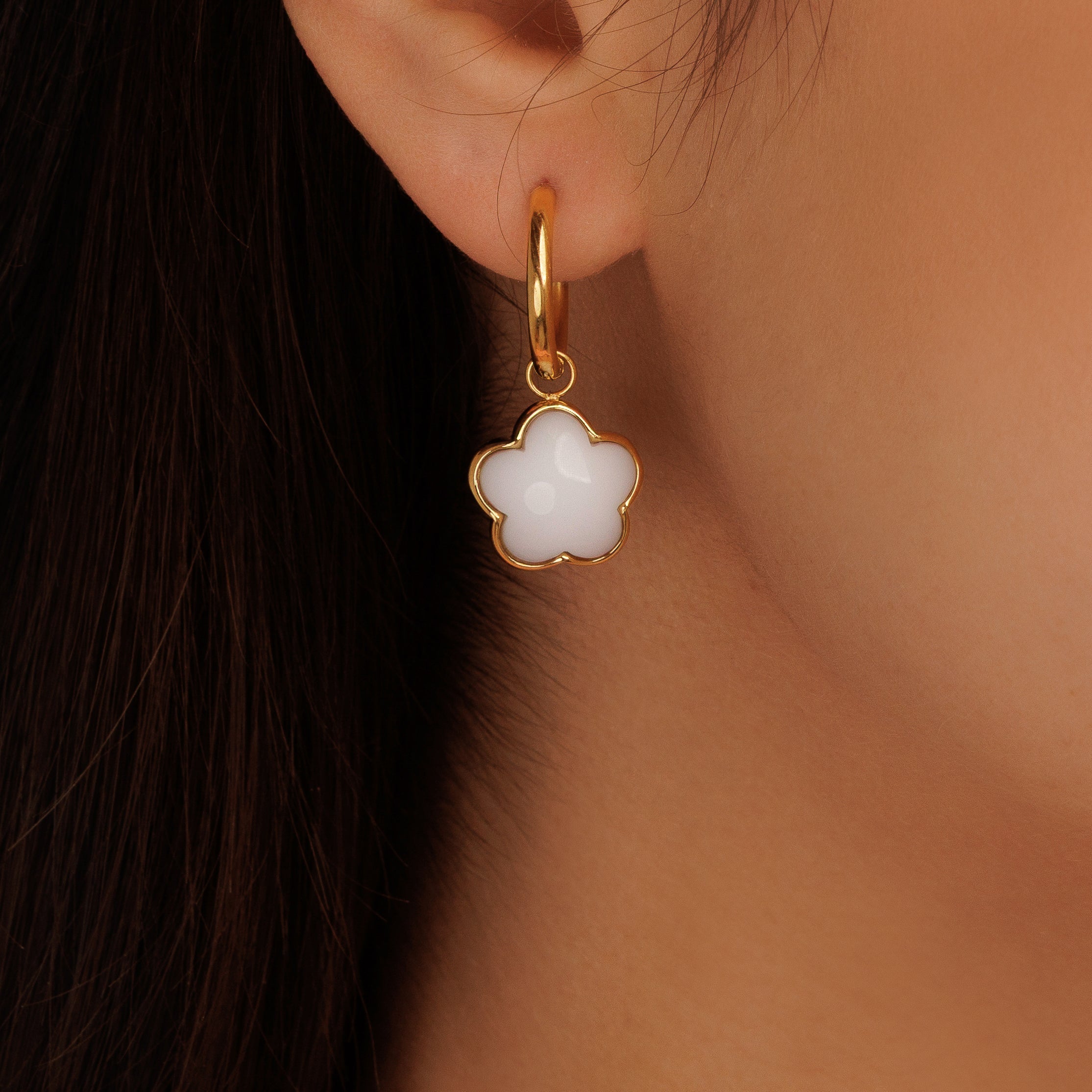 Oorbellen met Bloem Hanger • Witte Aventurijn
