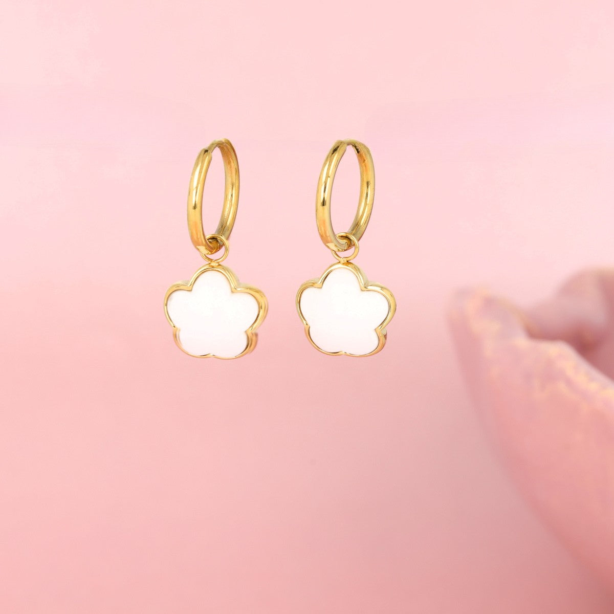 Oorbellen met Bloem Hanger • Witte Aventurijn
