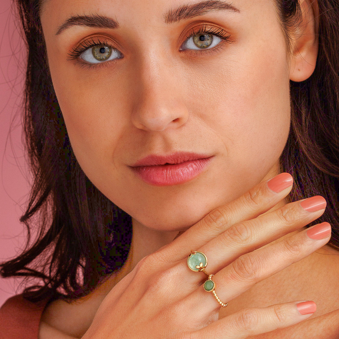 Ring met Hartjesdetail en Ronde Edelsteen • Groene Fluoriet