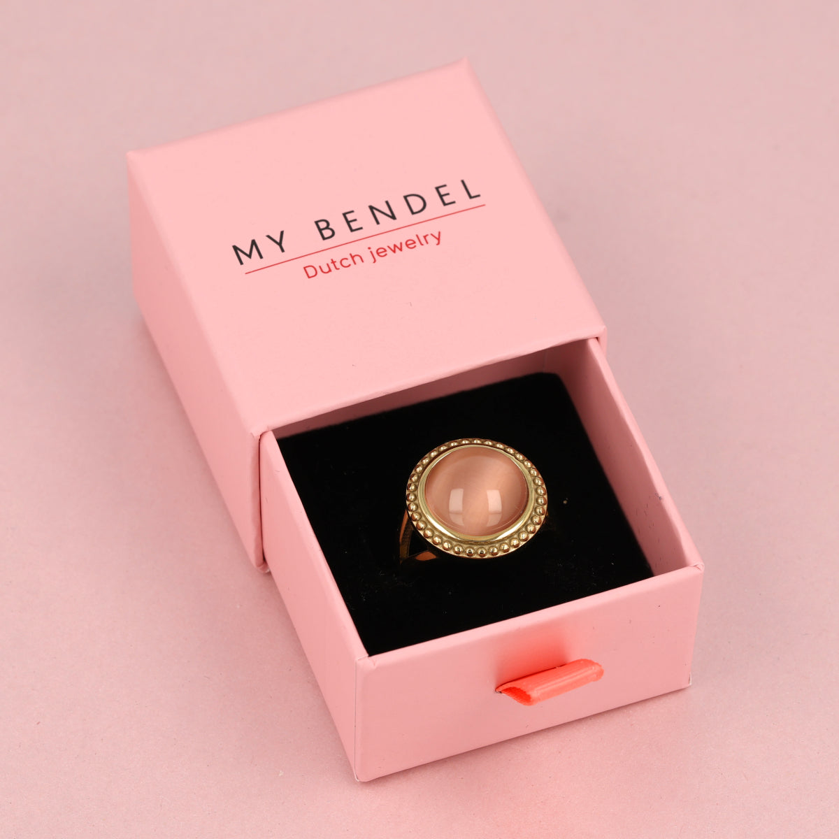 Vintage Ring met Ronde Edelsteen • Pink Moonstone