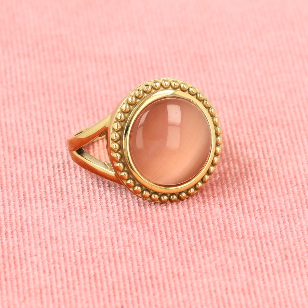 Vintage Ring met Ronde Edelsteen • Pink Moonstone