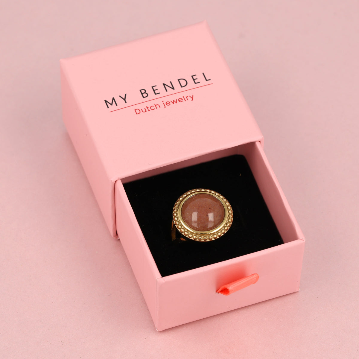 Vintage Ring met Ronde Edelsteen • Berry Quartz