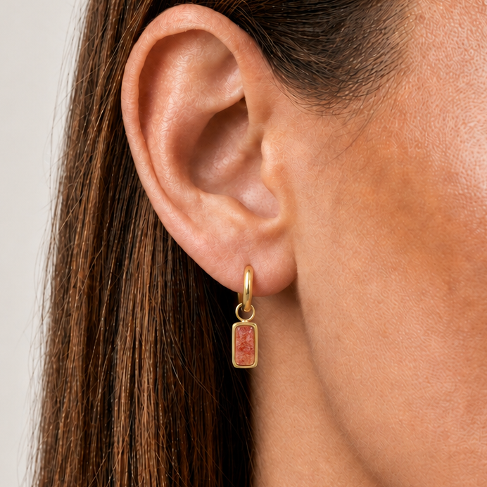 Gouden Oorring met Rechthoekige Hanger van Berry Quartz