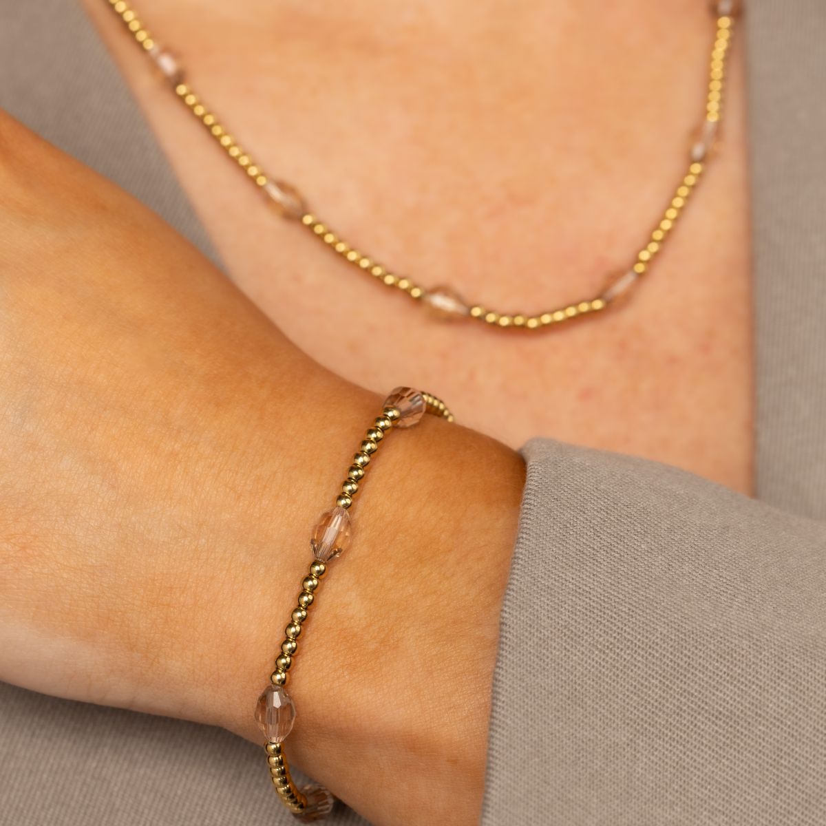 Armband mit facettierten ovalen Perlen • Champagner