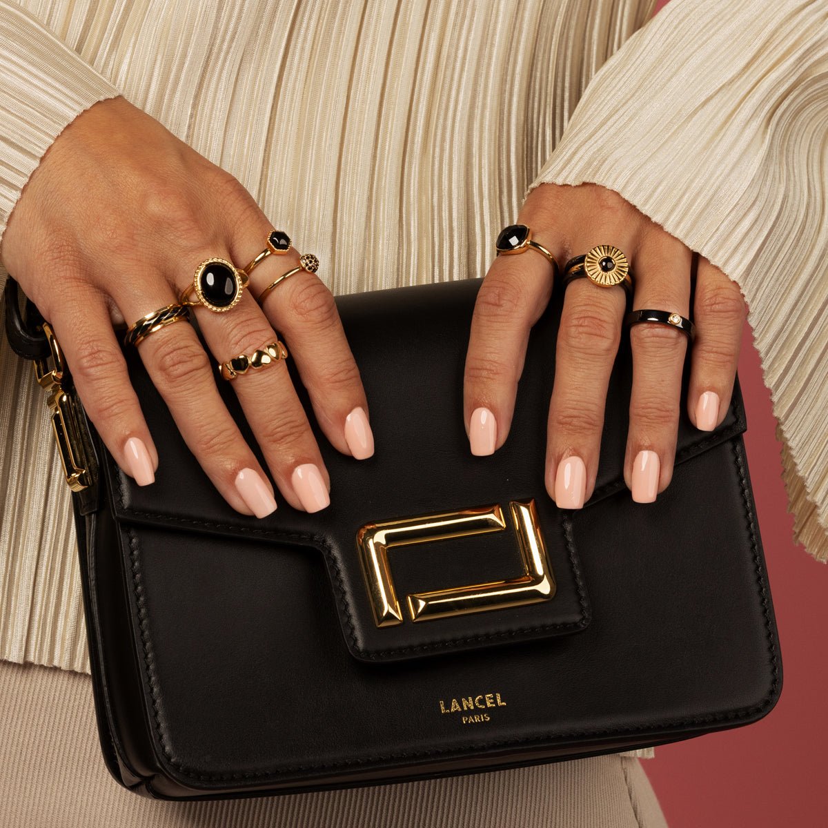 Zwarte Keramieken Ring met Goudaccent en Zirkonia - My Bendel