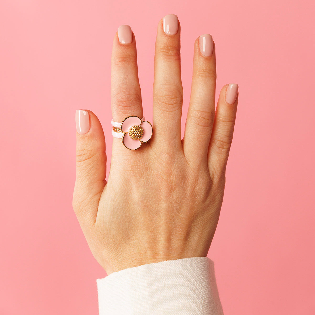 Gouden bloemring - Roze epoxy - Speels en stijlvol
