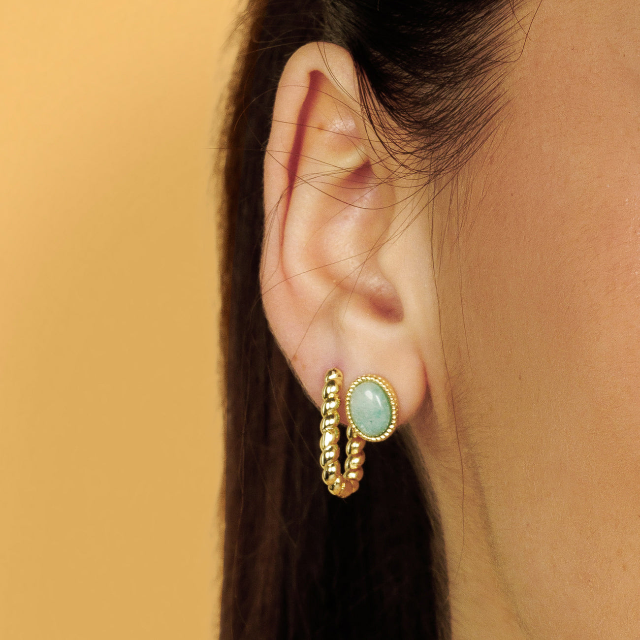 Stralende Gouden Oorstekers met Amazonite Edelsteen