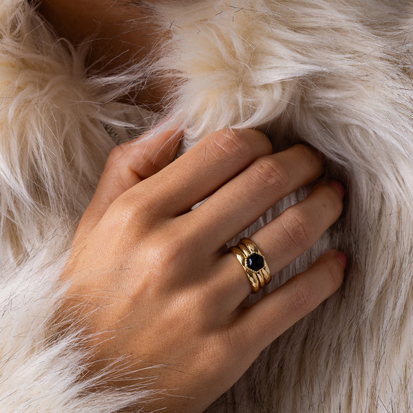 Ringenset met zeshoekige zwarte glassteen