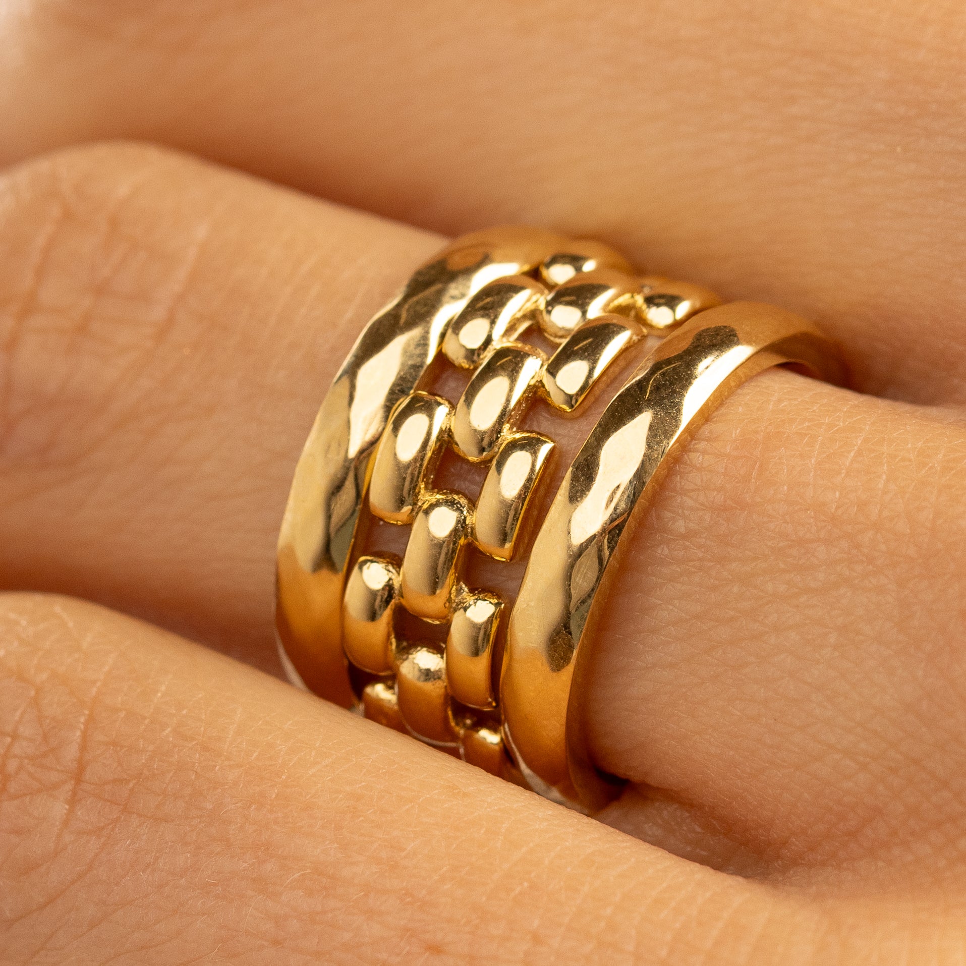 Brede gevlochten gouden damesring - Elegant en stijlvol
