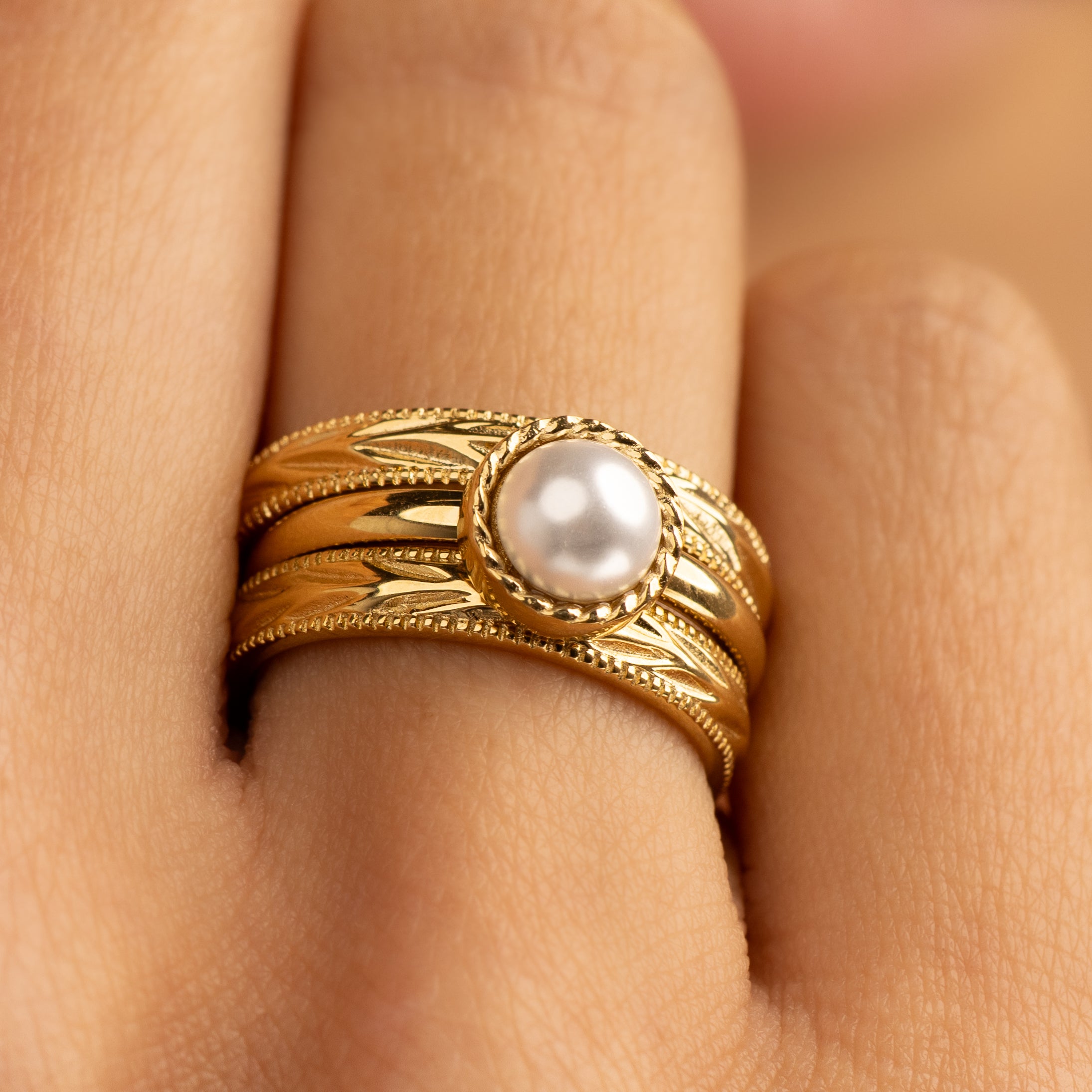 Gouden ring - witte parel - vintage rand