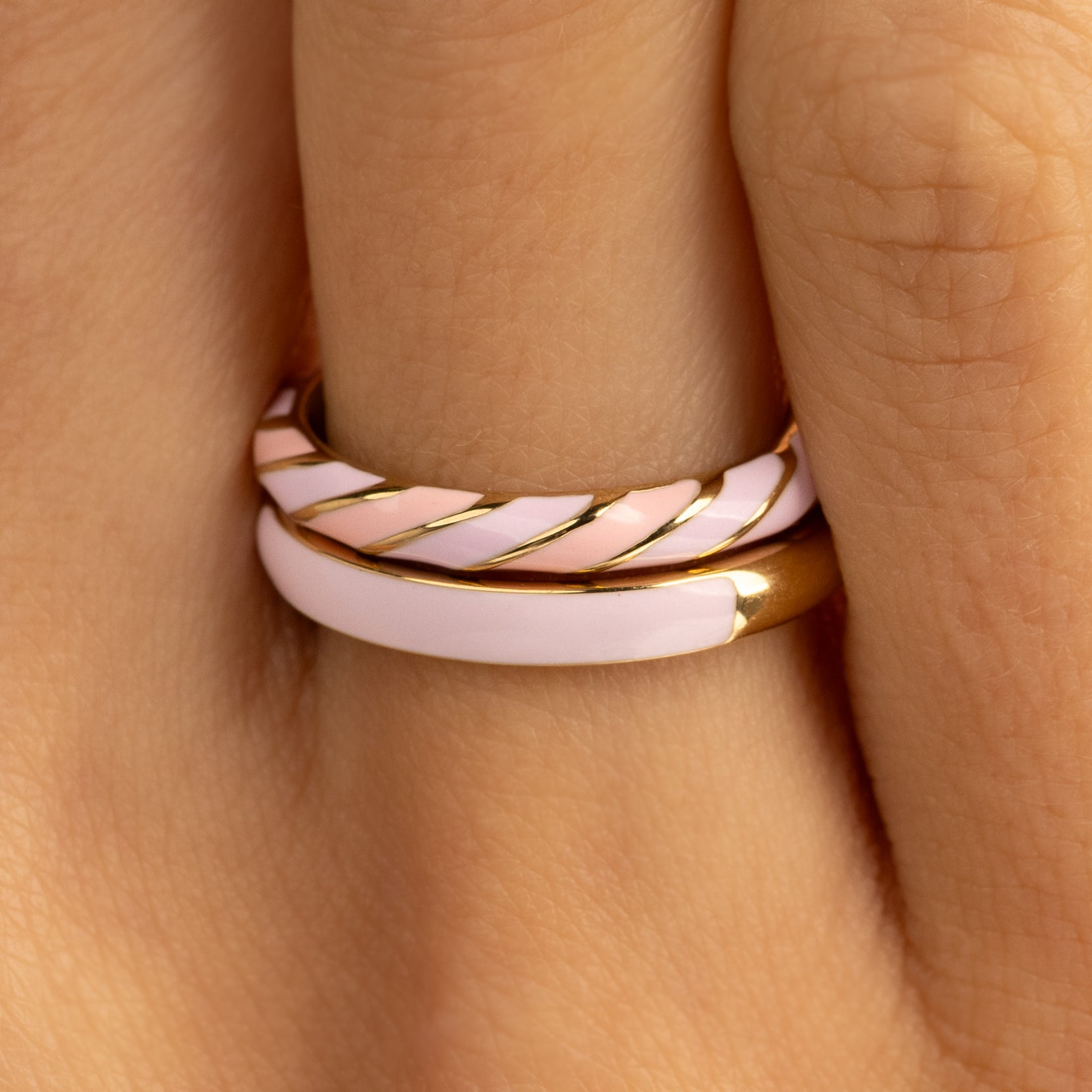Goldener Ring - halb Epoxid lila - 3mm breit - stilvoller Ring