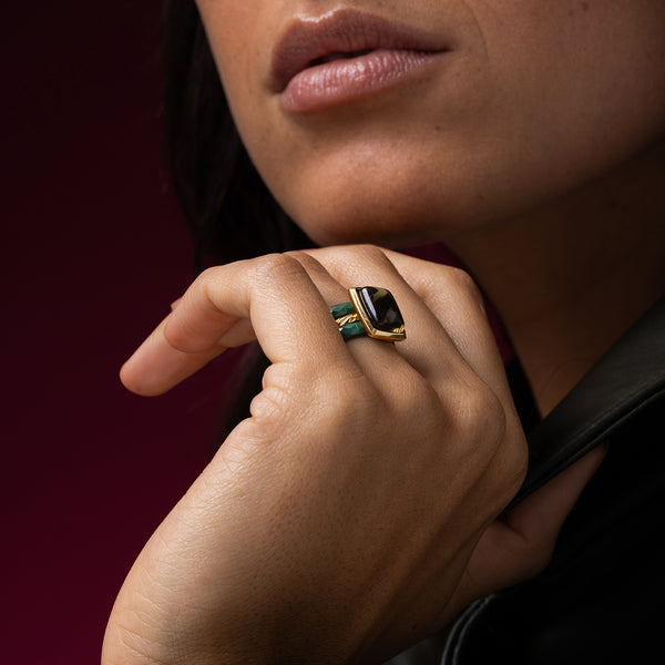 Keramieken ringenset met groene glassteen