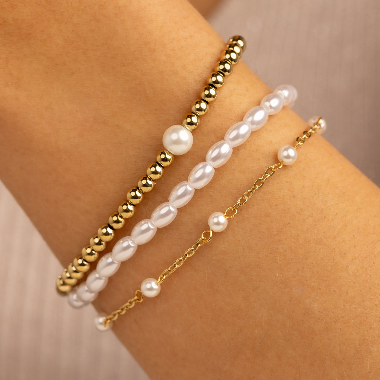 Bracelet set - gold with white pearls