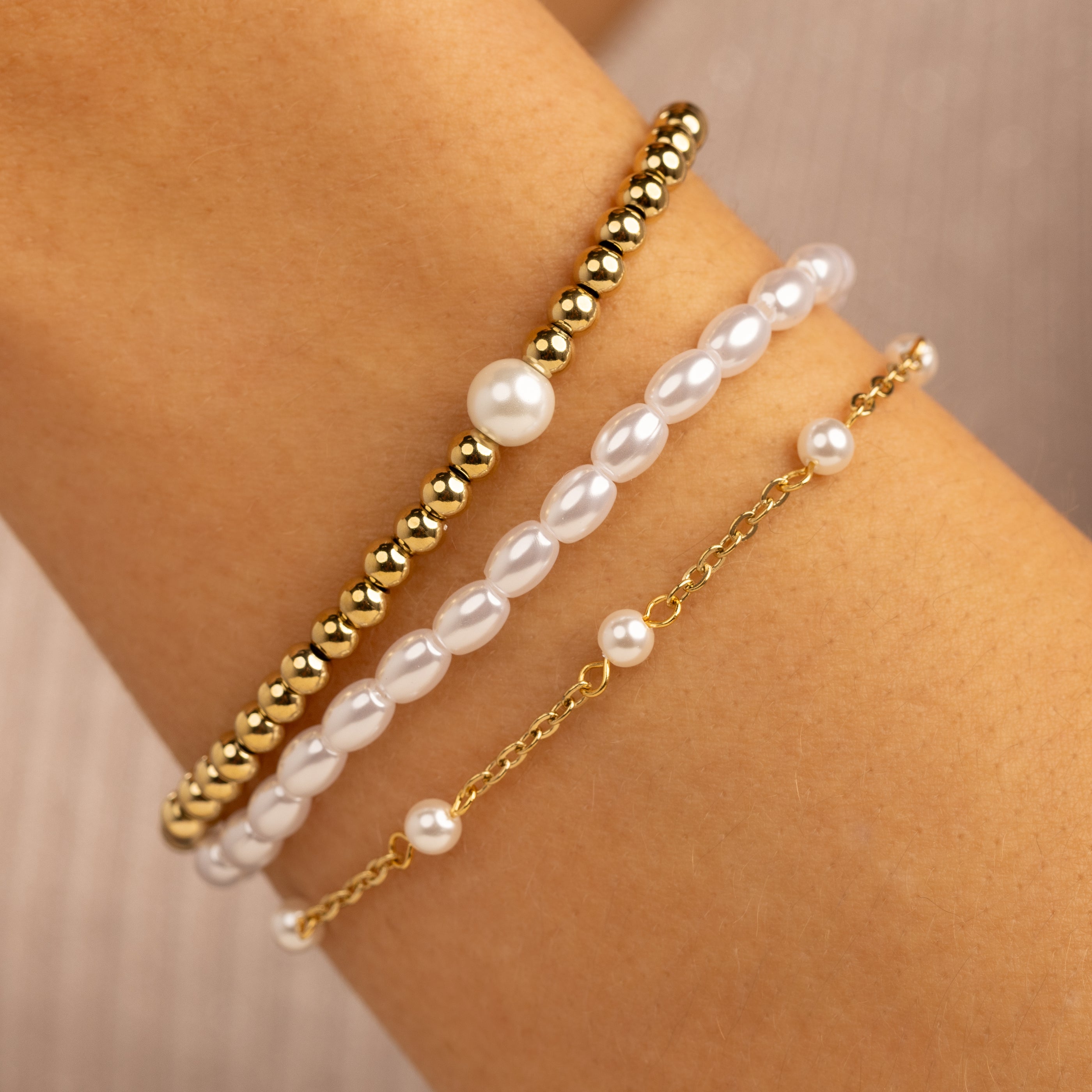 Bracelet set - gold with white pearls