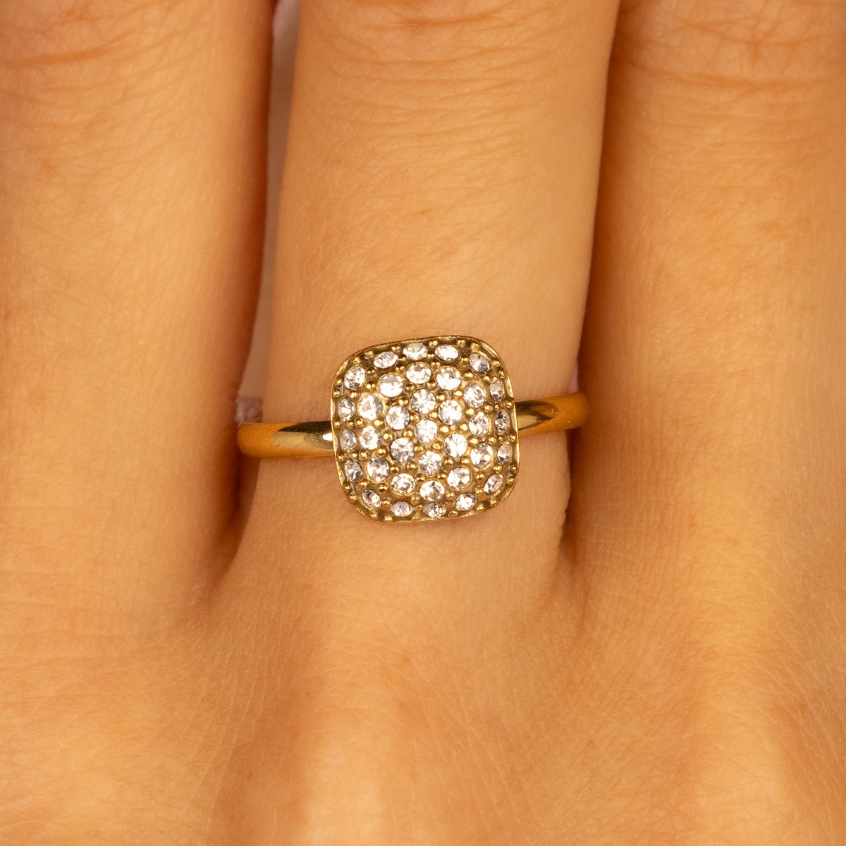 Quadratischer Ring mit Zirkonia-Steinen