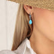 Silberne ovale & blaue Howlith-Ohrringe