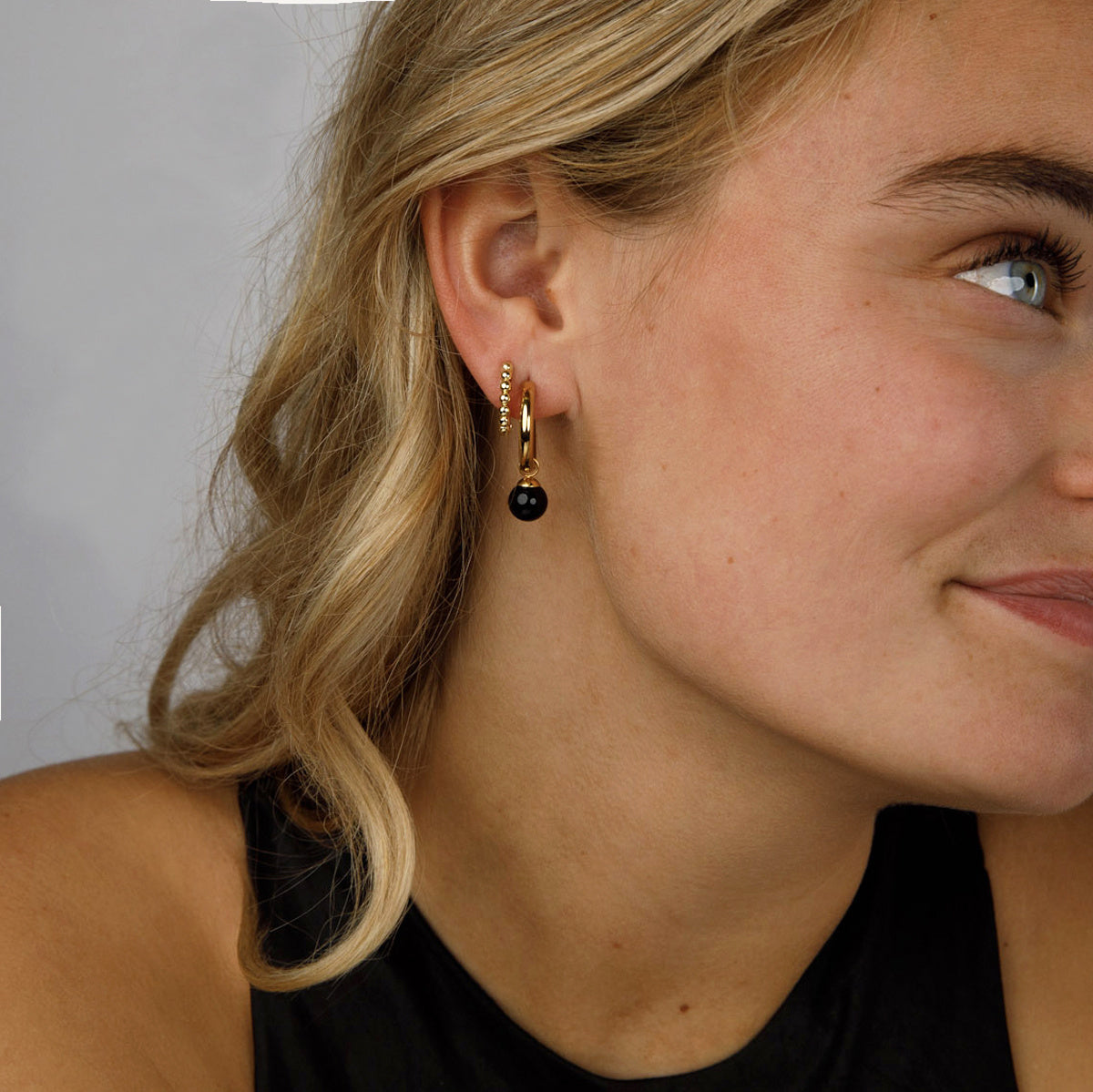 Onyx Gold Earrings: Elegance in Gemstone