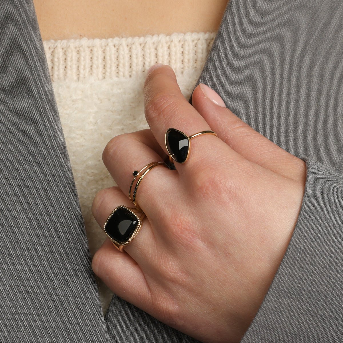 Creatieve gouden ring - Zwarte glassteen - Minimalistisch - My Bendel