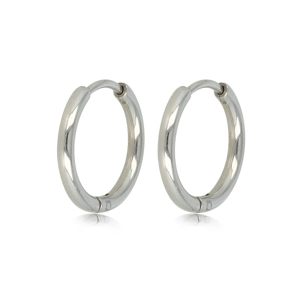 Klassieke gladde zilveren oorring van 18x2 mm