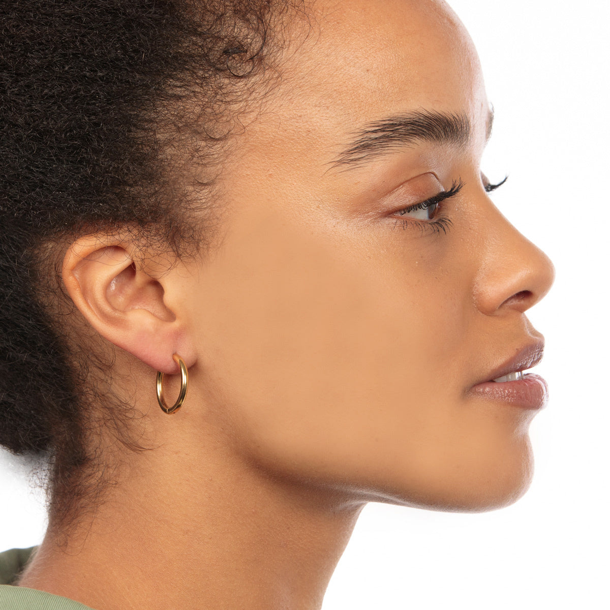 Classic smooth gold earring of 18x2 mm