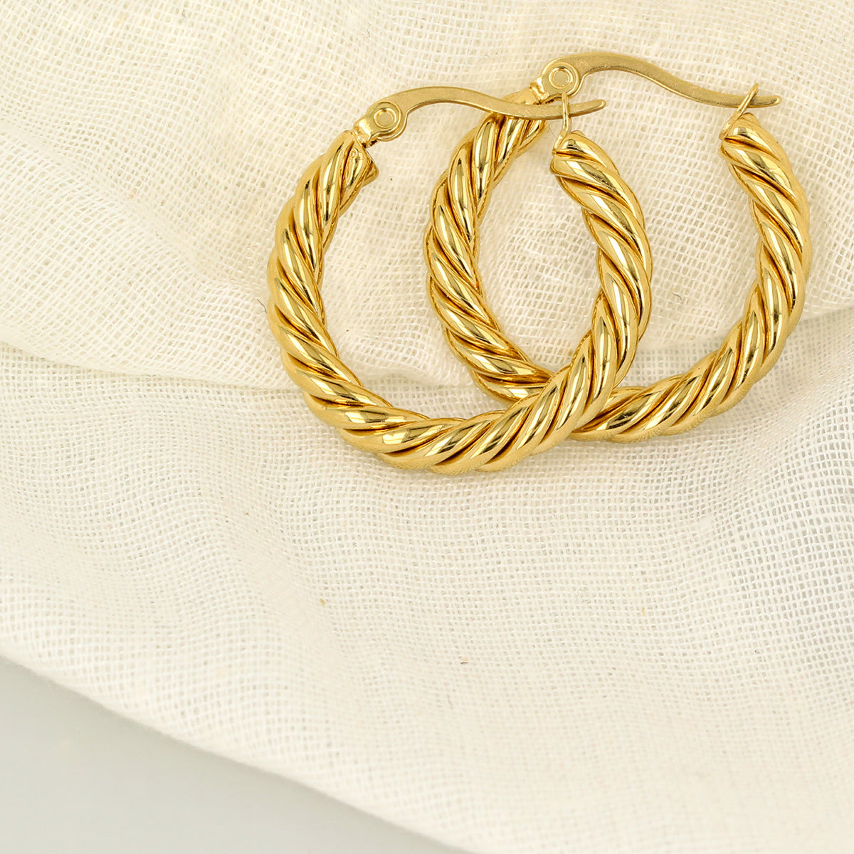 Elegant Twisted Gold Earring 25x3 mm