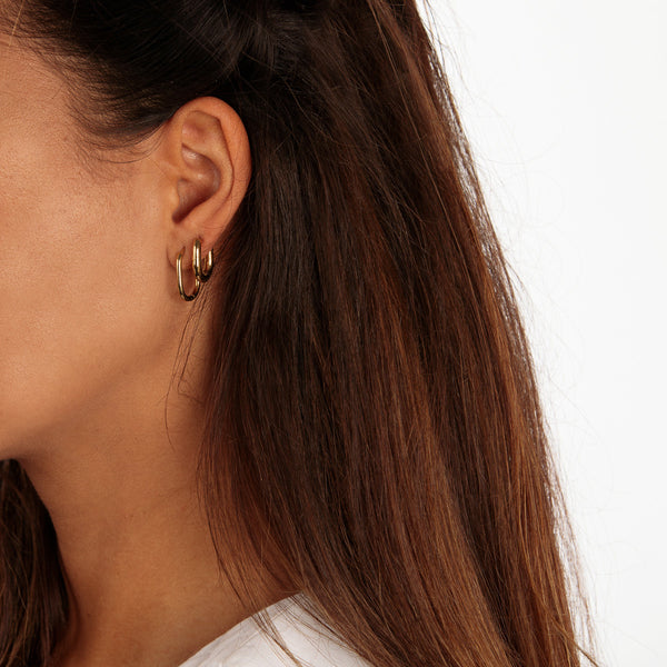 Elegante Gouden Oorring 18mm: Tijdloze Schoonheid