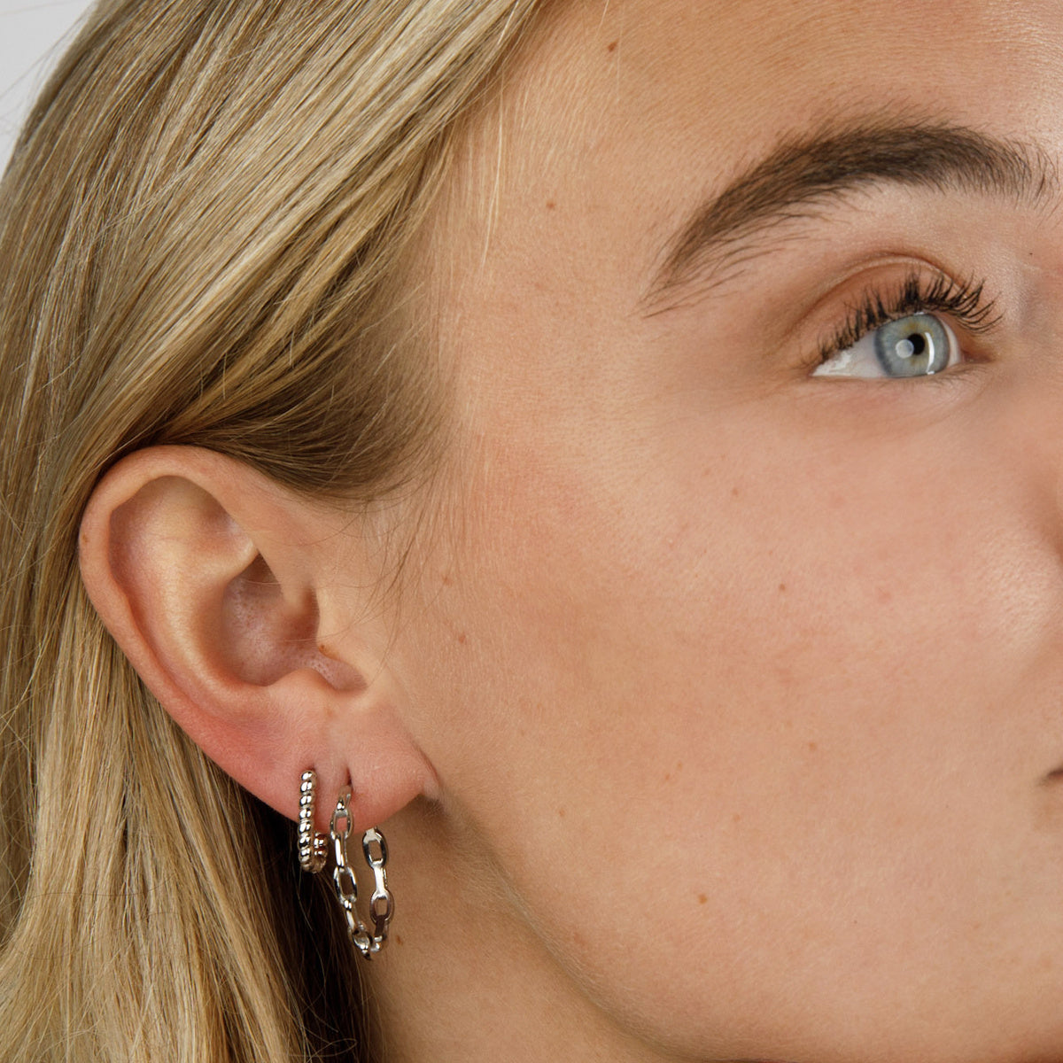 Elegant Silver Link Hoop Earrings 25x3 mm