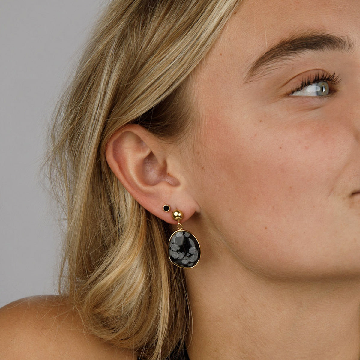 Elegant Gold Earring with Black Zirconia 4mm