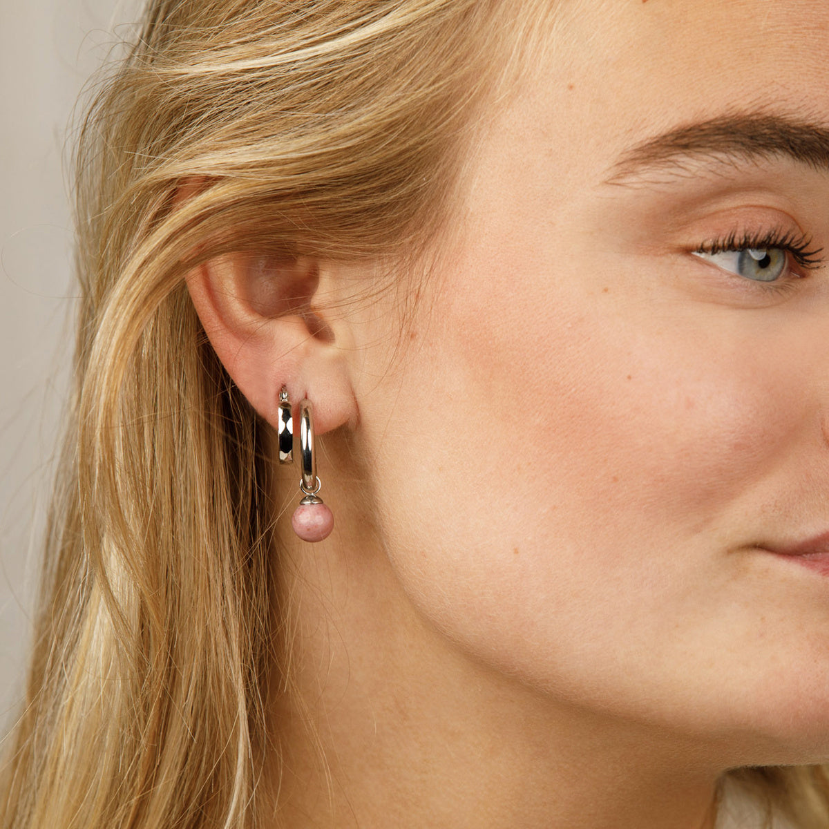 Facet-cut Silver Earrings 16x3mm Elegance
