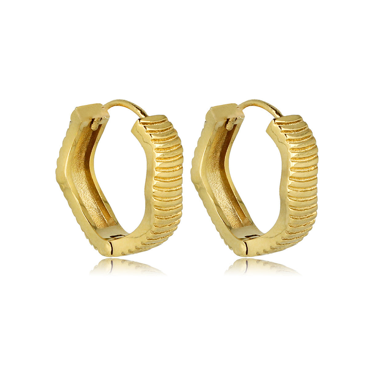 Radiant Golden Earrings with Elegant Ribs