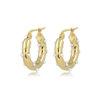 Elegant gold earring with radiant pearls