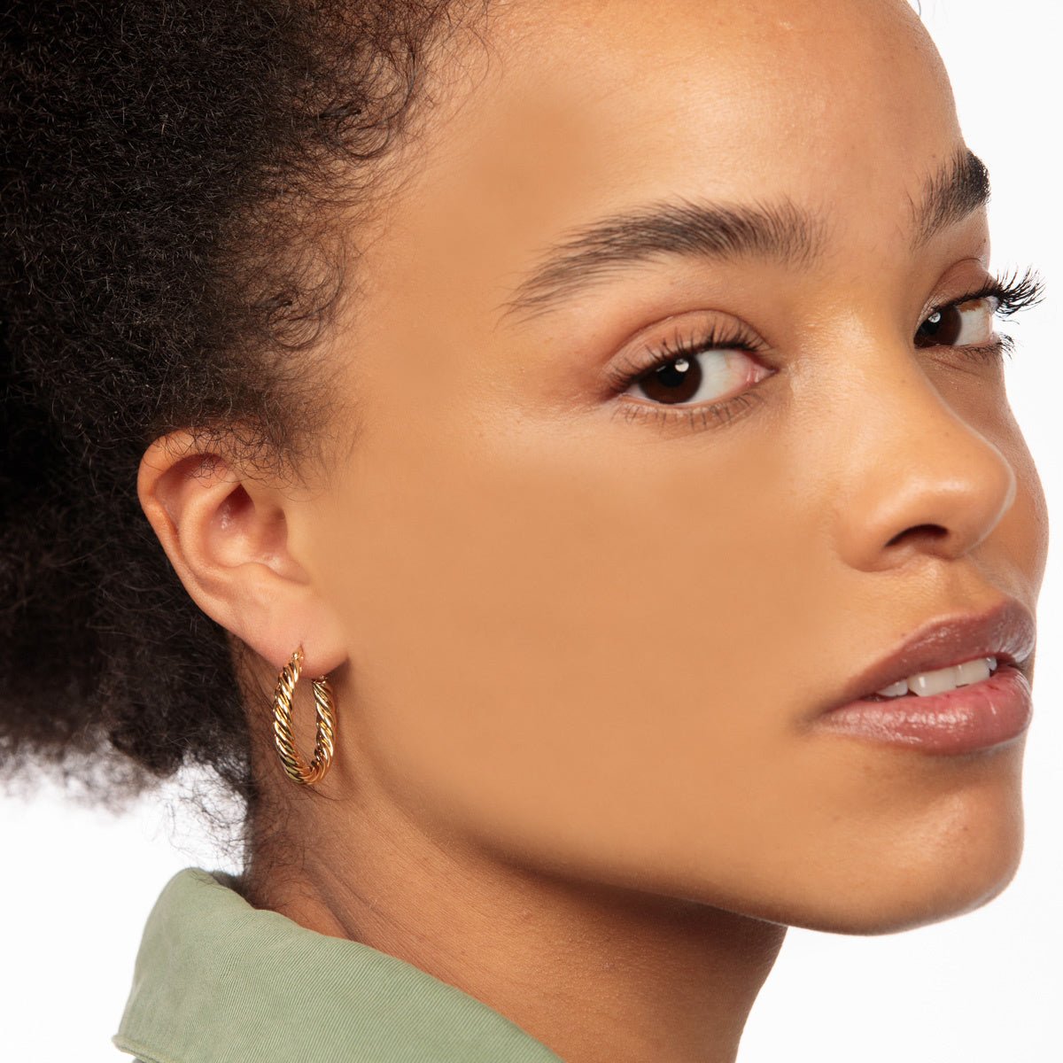 Elegante Gedraaide Gouden Oorring 25x3 mm - My Bendel