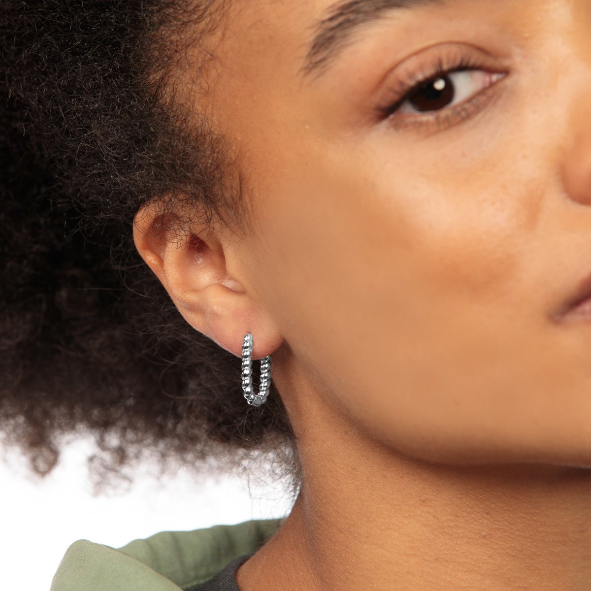 Elegante Gedraaide Zilveren Oorring 18mm - My Bendel