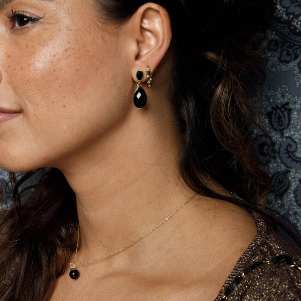 Elegante Gouden Oorbellen met Zwarte Druppelsteen - My Bendel